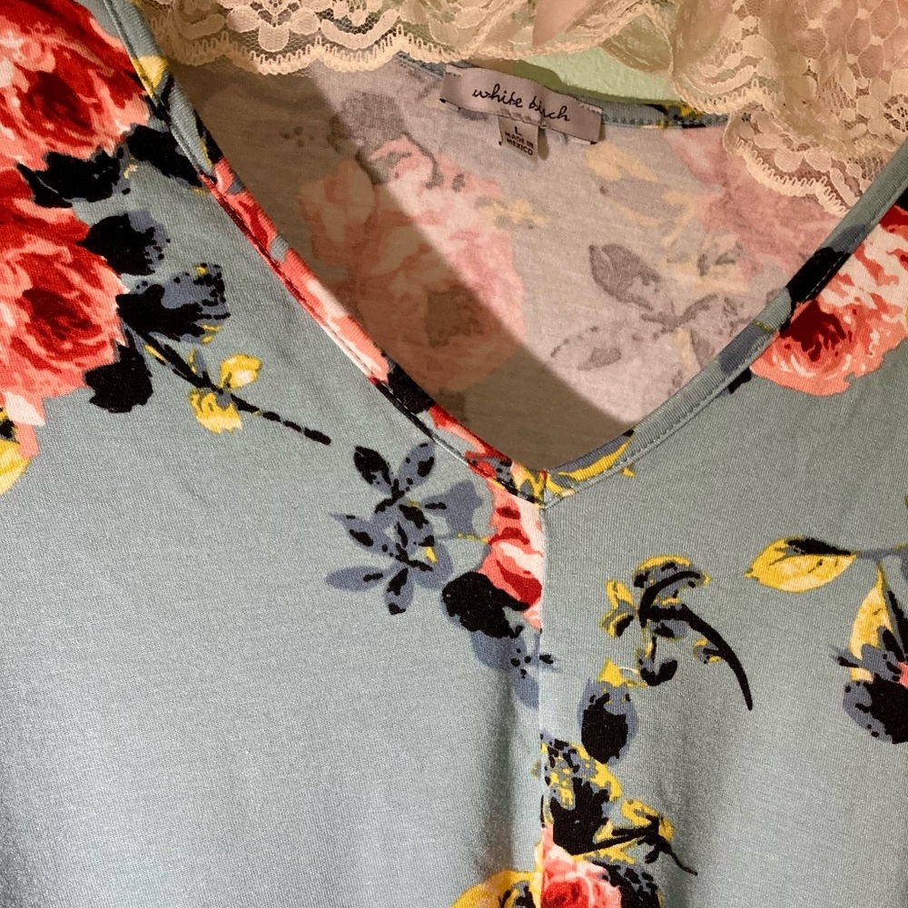 Floral Top - Picture 4 of 7